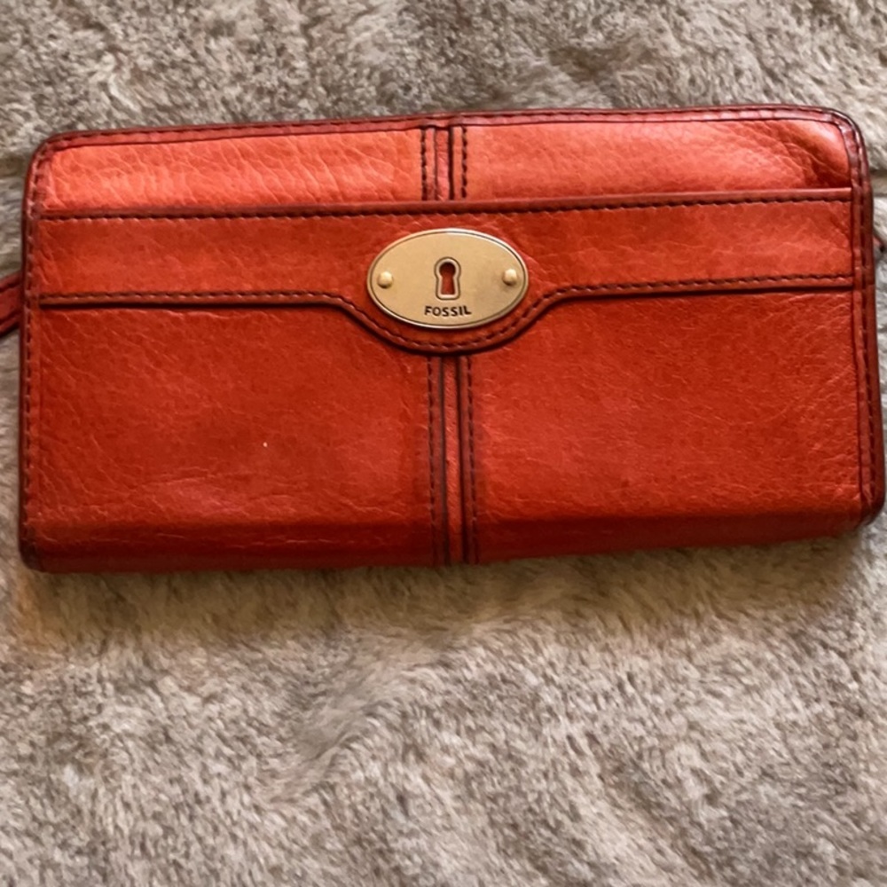Fossil Brown / red Leather 12 card &ID Compartments/ Zipper inside & outside